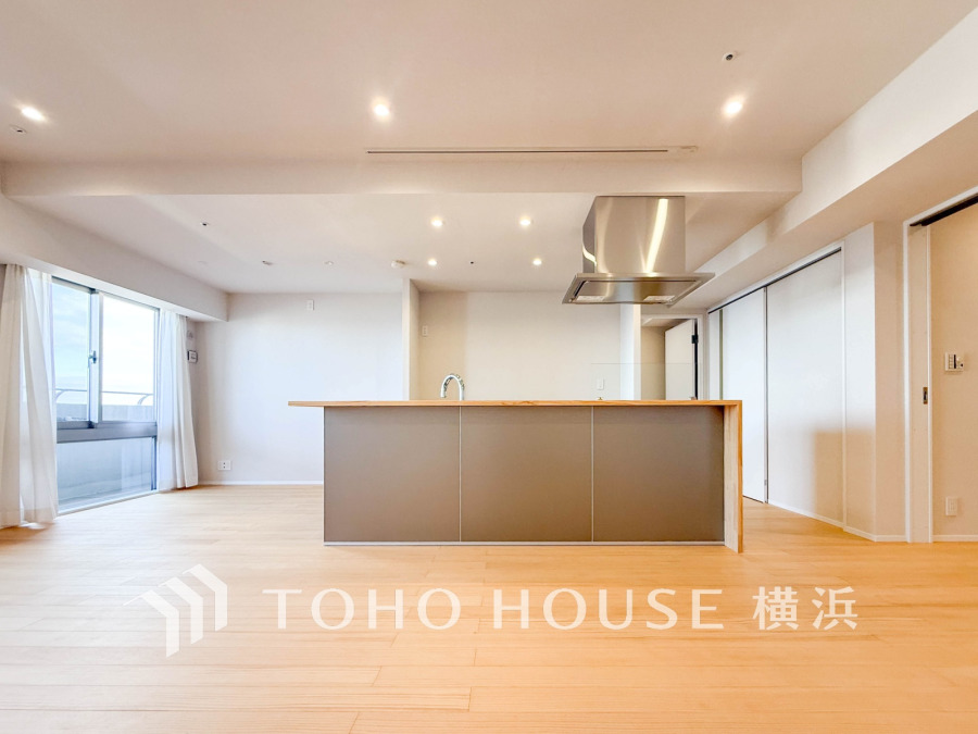 上質な時間を育む暮らしのメインステージ。寛ぎとコミュニケーションを育む居心地のよい場所。家族の集まる憩いの場にふさわしいです。ここで楽しむ家族の時間が絆をより深めてくれそうです。