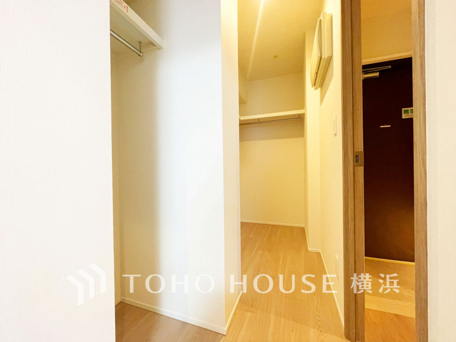 たっぷりと収納できる約2.6帖の納戸。洋室からもウォークスルーの大型WICです。