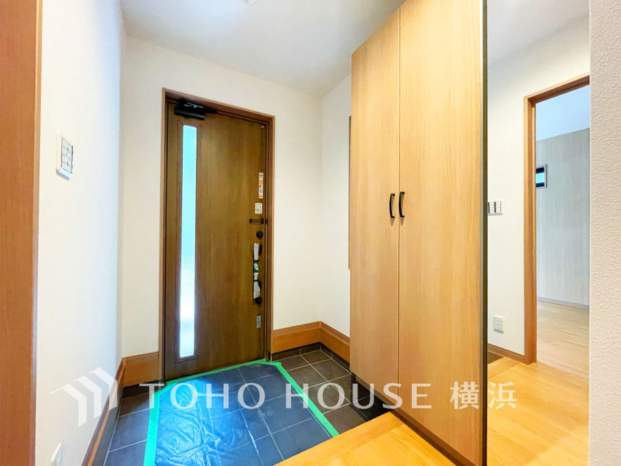 清潔感溢れる玄関がお出迎えする本邸宅の物語は、ここから始まる日常を期待させます。この場所には「希望」と「優越」で包み込んでくれる「特別」な空間があります。