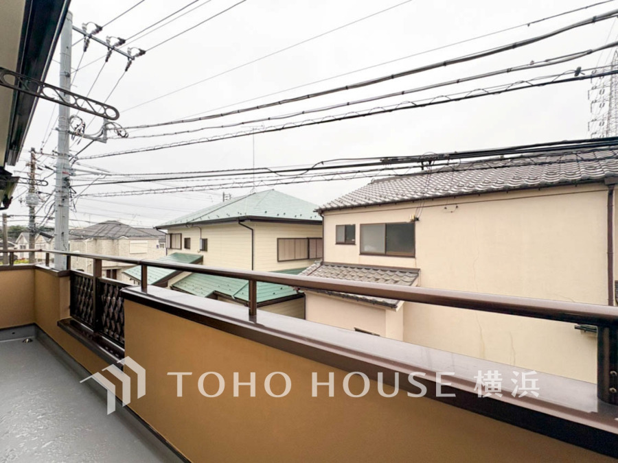 この開放感ある眺望と共に閑静な住宅街の季節感を演出する四季折々の変化を楽しめる心地よい場所となることでしょう。