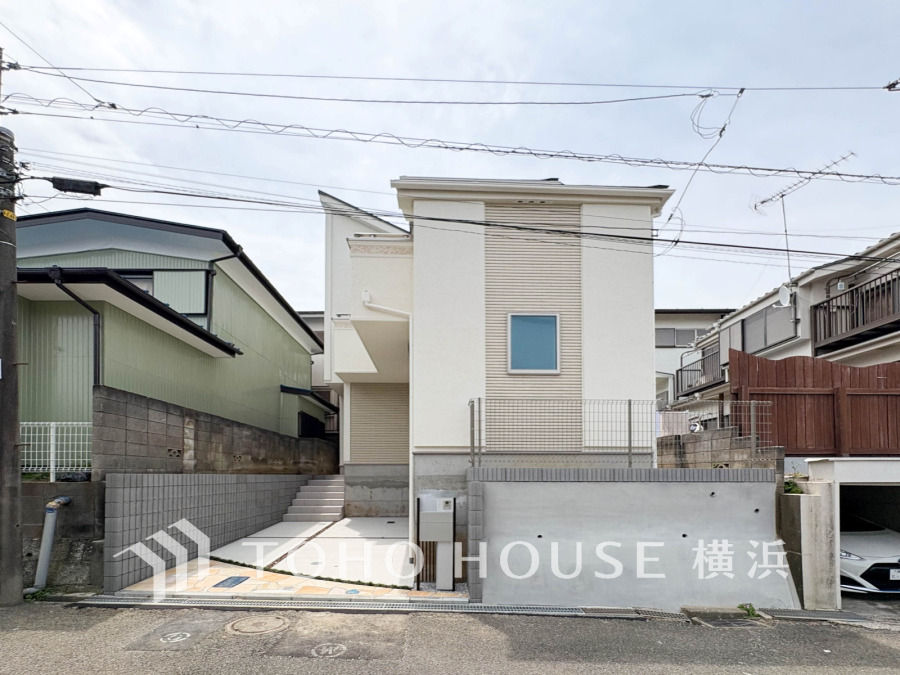 爽やかな青空の下に贅沢なほどに降り注ぐ陽光、豊かな居住性と、クオリティが見事に調和した住空間は、住まうことの喜びを感じさせてくれます