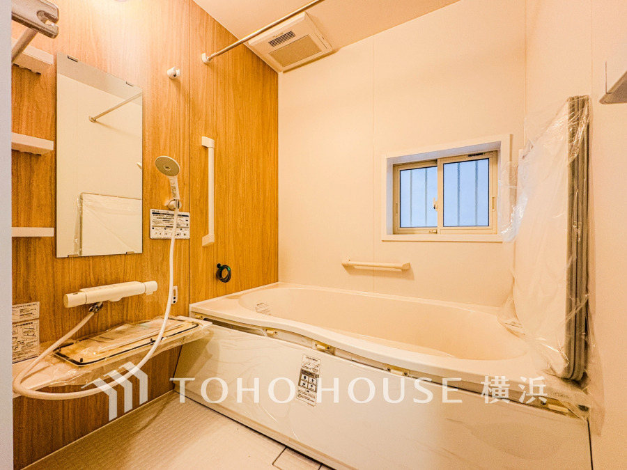 掃除のしやすさ・収納の便利さなど、おふろを使う人、お手入れする人、みんなにとっての「しあわせ性能」を追求したバスルームを採用いたしました。