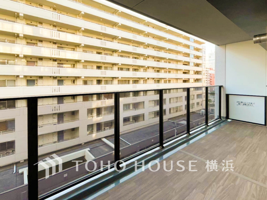 2部屋にまたがる広いバルコニーから、暮らしの中での光と風を演出してくれています。見事なまでの開放的な空間をお楽しみください