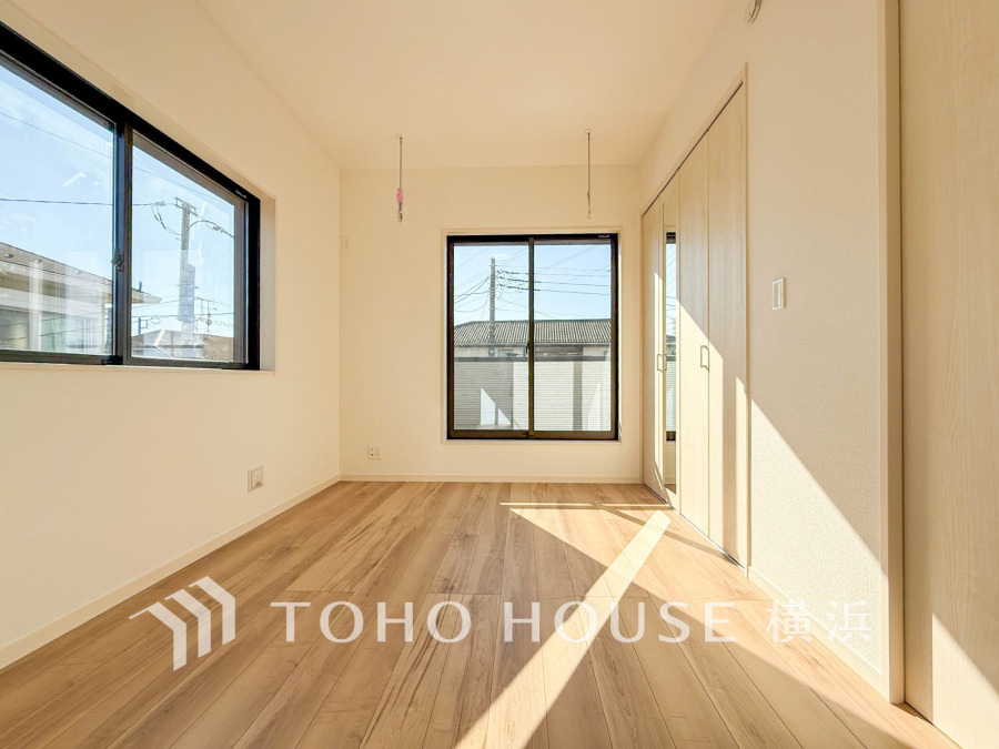 採光もアクセントの一つとして。プライベートルームにはやさしい光が射し込んでいて、この明るい好みの空間で読書をしたり、音楽を聞いたりと一人の時間も充実したものにできます。