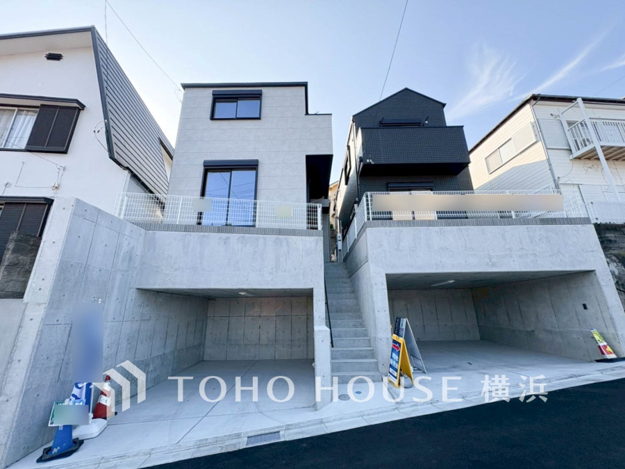 穏やかな風と陽光を導き、プライバシーに配慮された設計プランを採用し、居住性を一段と心地よいものにしています。周辺環境とのコラボレーションにより明るく開放的な空間を演出。