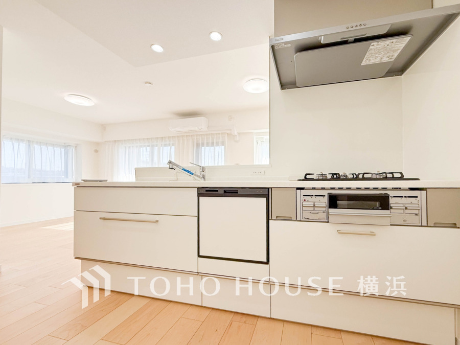 誰もが使いやすいデザインにこだわったキッチン。プライベートスペースを彩るインテリアとしての美と、快適な日常を支える機能性と強さがひとつになったキッチンです。