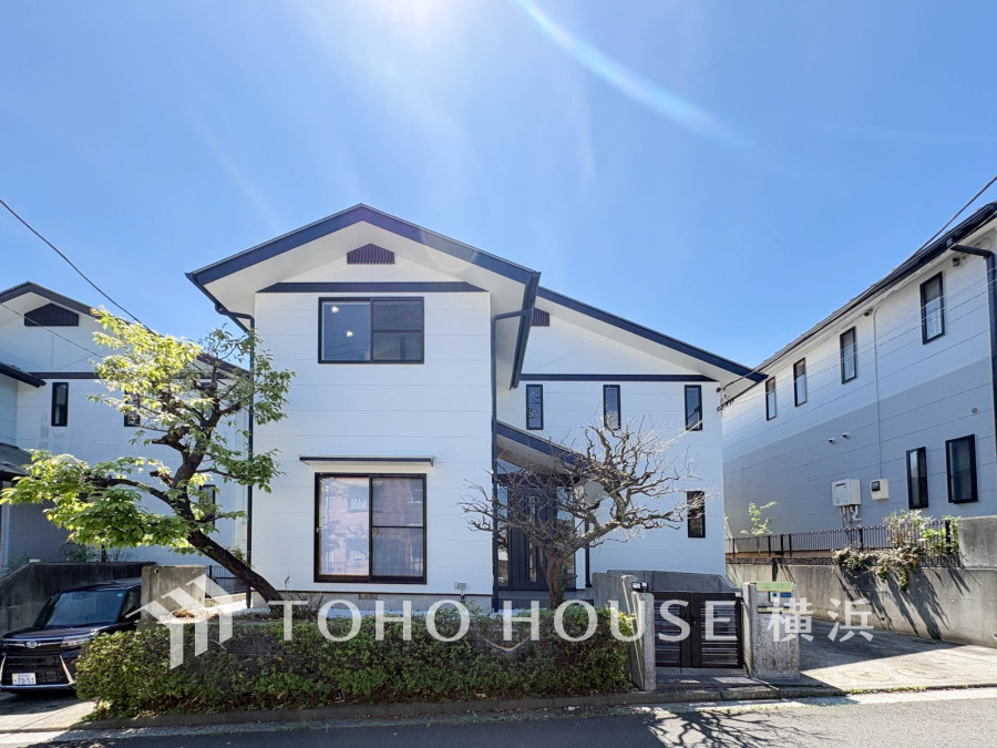 閑静な住宅街に佇む上質な邸宅。ノルディックスタイルにリノベーションされ生まれ変わったお住まいです。