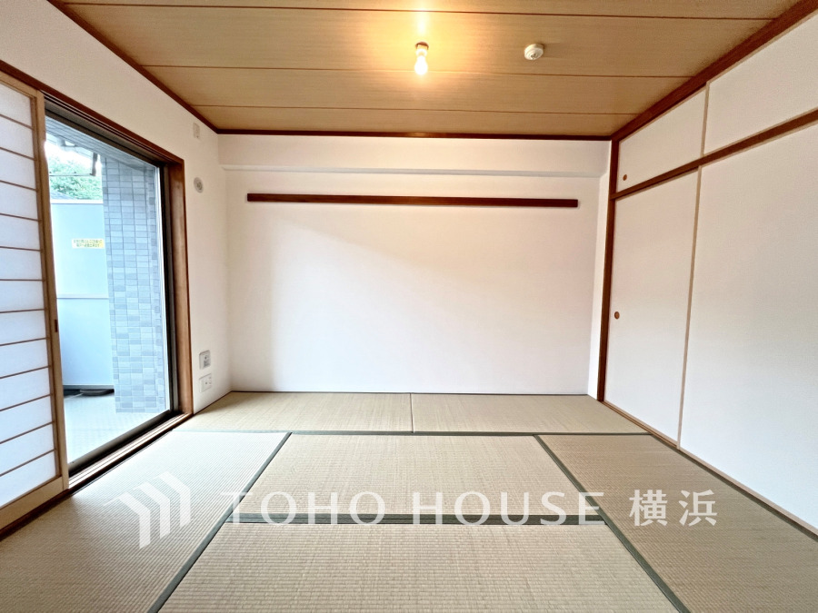 和室は有るだけでも落ち着く空間ですが、 「家族団らん」 「来客時の客間」 等々多目的なスペースとして活用出来る便利な空間です。