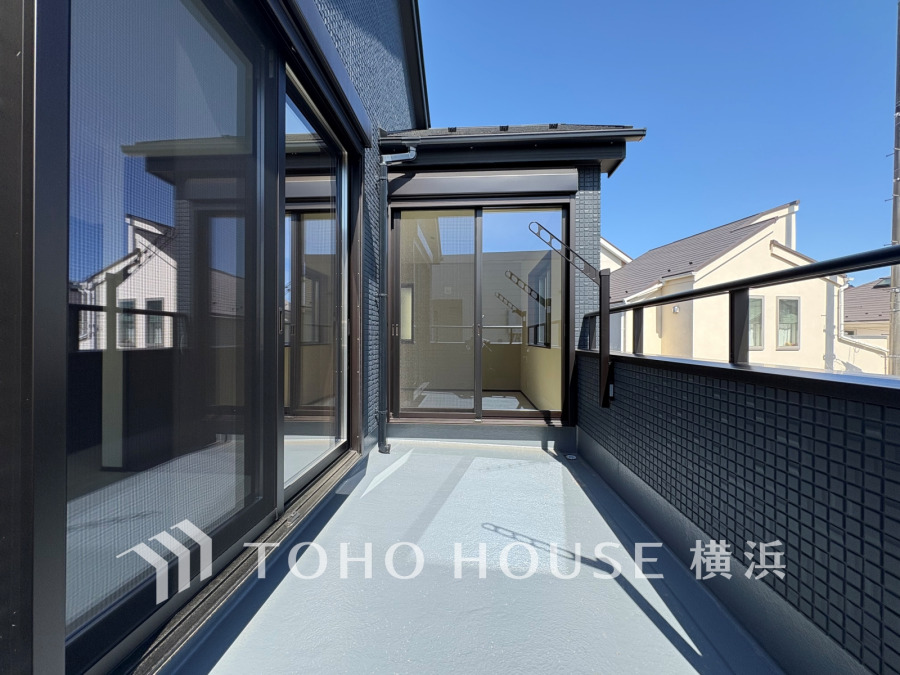 広々としたバルコニーは爽やかに光と風を感じる空間です。
