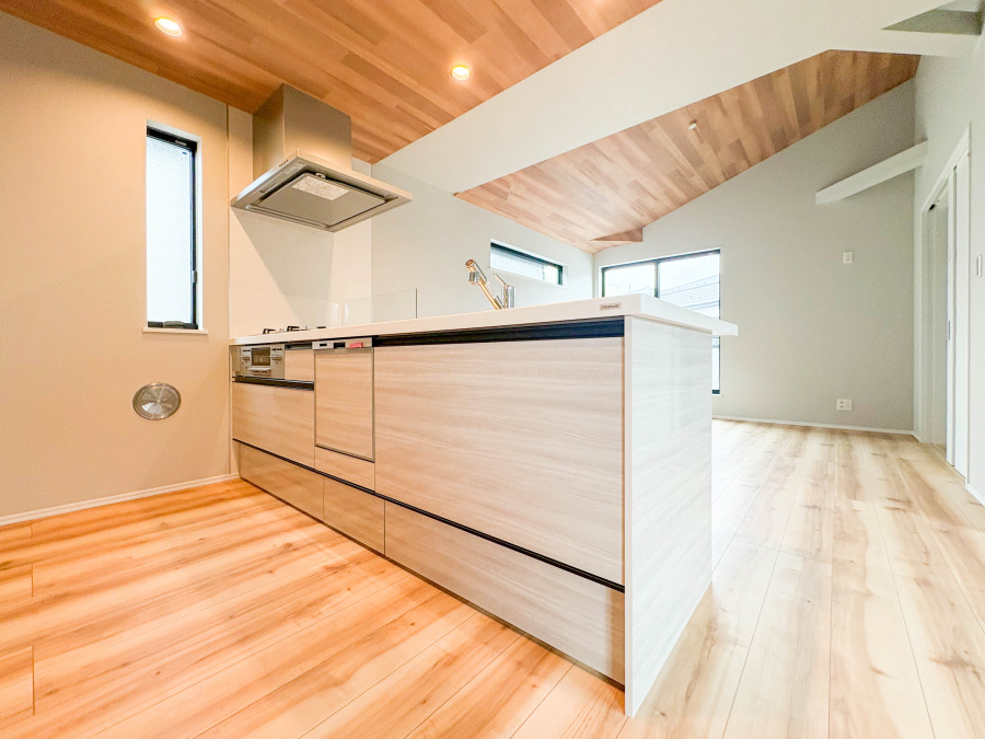 長い時間滞在するキッチンだからこそ、食事の準備を楽しい時間に、忙しい時でもスムーズに無駄なく作業できる、お手入れも簡単にできるなど、毎日を楽しくするキッチンスペースに仕上げました。