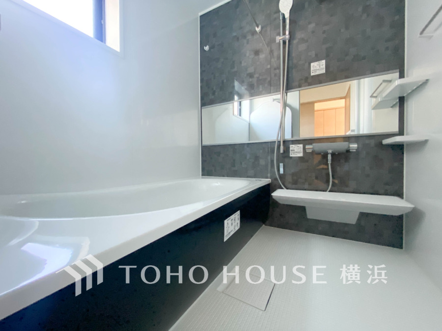 1日の疲れを取り心身を癒すことができる住まいの中のリラクゼーション空間、バスルーム。心からゆったりと寛いでいただけるよう、ゆとりのスペースを確保してます。