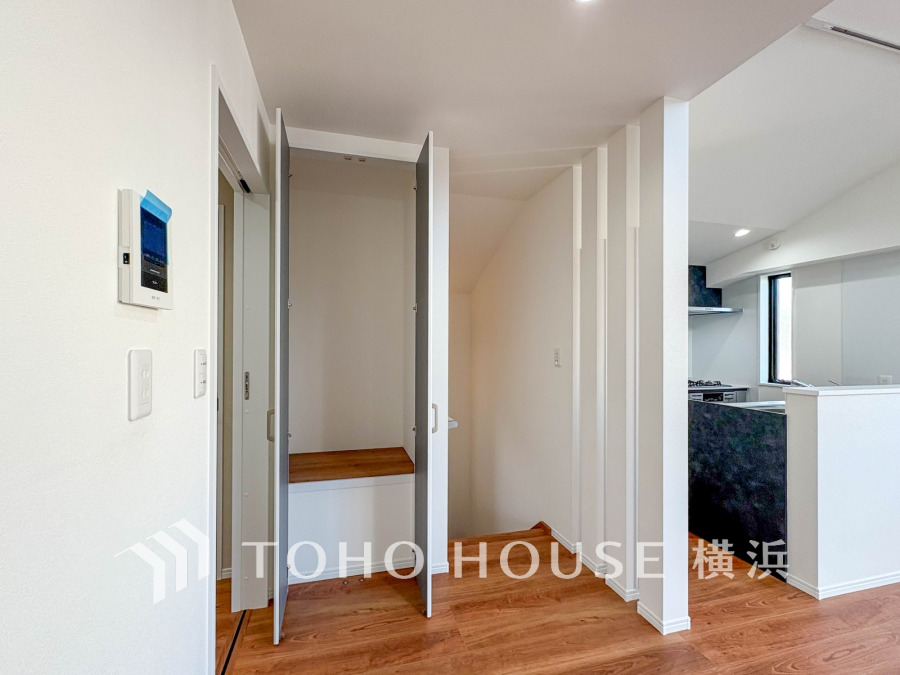 本邸宅にはパントリーをご用意いたしました。お買い物のストック分やその他の収納など、大容量の収納スペースとなっております。是非、現地をご確認下さい。