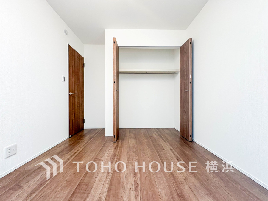 ゆとりと収納を確保した洋室。自分時間を充実させながら心豊かなひとときを過ごすための大切な空間です。
