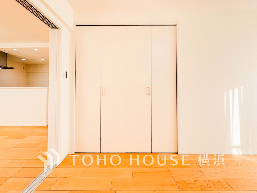 1日の疲れを癒し、心地よく寛げるようゆったりとした広さを確保しています。プライベートタイムをより優雅に穏やかに…。落ち着いた雰囲気を紡ぎます。