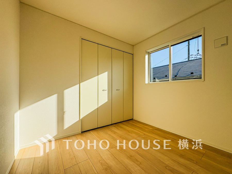 採光もアクセントの一つとして。プライベートルームにはやさしい光が射し込んでいて、この明るい好みの空間で読書をしたり、音楽を聞いたりと一人の時間も充実したものにできます。