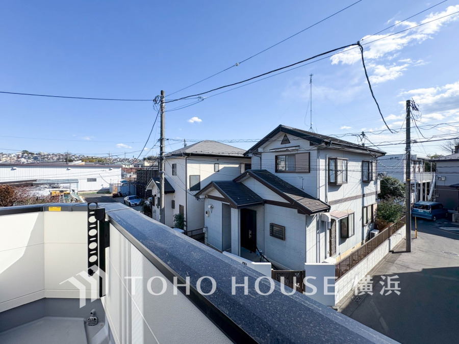 広いバルコニーは、暮らしの中での光と風を演出してくれています。見事なまでの開放的な空間をお楽しみください。