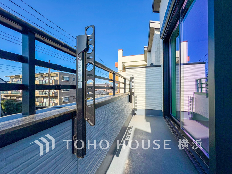 広いバルコニーは、暮らしの中での光と風を演出してくれています。見事なまでの開放的な空間をお楽しみください。