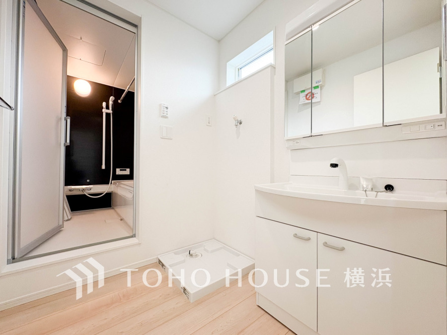 ご家族の1日が始まり、1日の終わりを締めくくる洗面空間。快適に過ごせることはもちろん、気品や優雅さを兼ね備えたパウダールームです。