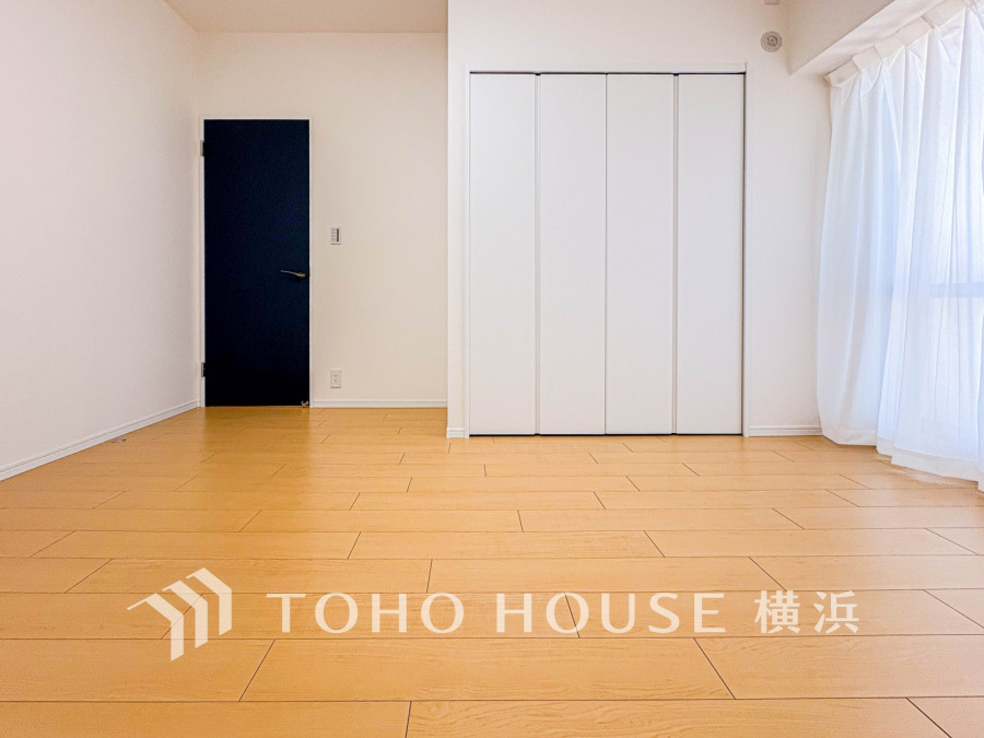 大きな窓からは快適な光を取り入れ、通気性能を上げる事で居心地の良い空間を演出します。多くの時間を過ごす住まいだからこそ、いつも快適な場所であるように心掛けています。