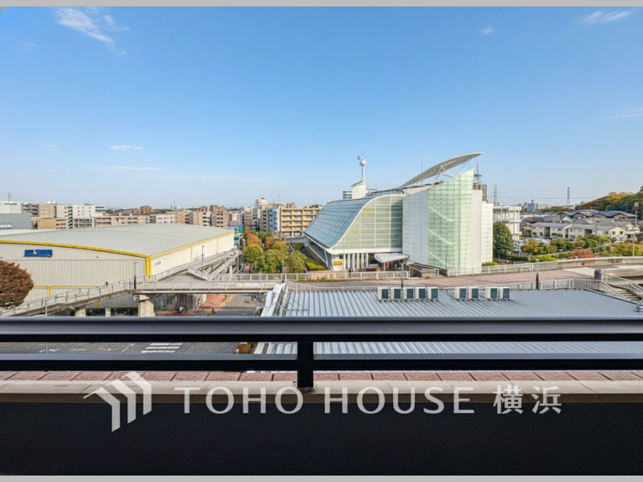 この開放感ある眺望と共に閑静な住宅街の季節感を演出する四季折々の変化を楽しめる心地よい場所となることでしょう。