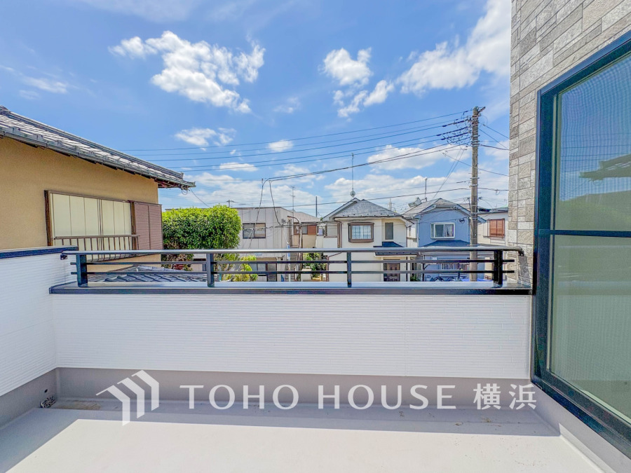 気持ちのいい空が見渡せるバルコニー。爽やかな風を感じて、心躍る素敵な暮らしがはじまります。
