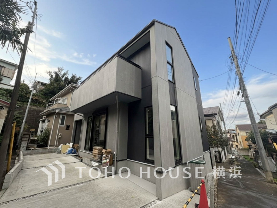 季節感を演出する多彩な樹木と豊かな彩りが重なり、四季折々の変化を楽しめる心地よい場所となることでしょう。時間の経過と共に味わいが出る素敵な空間へ。