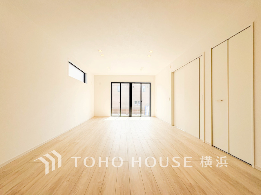 家族みんなが爽やかに健やかに過ごせるように、溢れる光をたっぷり取り込んだリビングダイニング。集いの場、憩いの場としての快適性を求めたやすらぎの空間です。