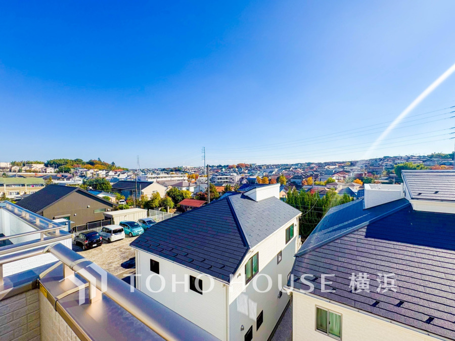 この開放感ある眺望と共に閑静な住宅街の季節感を演出する四季折々の変化を楽しめる心地よい場所となることでしょう。