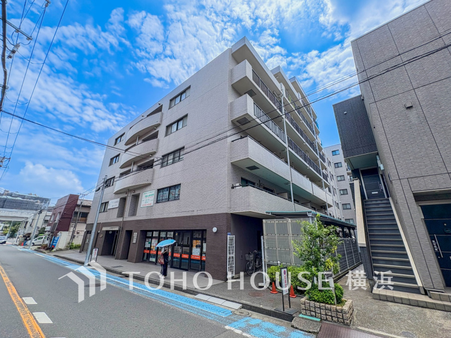 流行に左右されず、将来にわたって価値が継続する「上質」な佇まい。おしゃれな雰囲気や自然の潤い、親しみやすさといった個性を、街に新たな価値をもたらし続ける。（令和7年8月撮影）