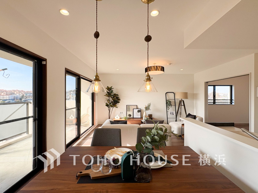 一日の中で多くの時間を過ごすことになる住まいだからこそ、いつも穏やかな空間であるように心掛けています。構成する建材などへの配慮が、住まう方の健康を守ります。