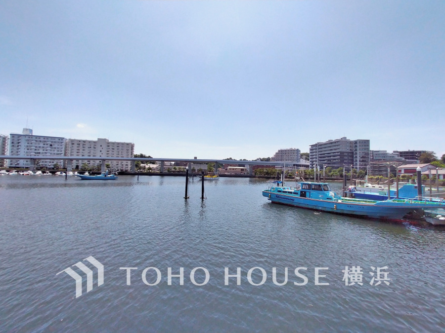 平潟湾の潮風を感じ、飽きることのない海の景色を愛でる暮らしを実現。