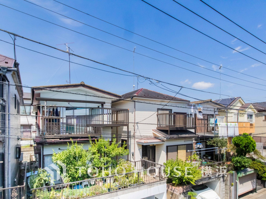 手を伸ばせば、ふれることが出来そうな環境が、そのままインテリアになったような印象です。その豊かな眺望にふさわしい空間には、通風・採光にも優れ、心地よい光と風があふれています。