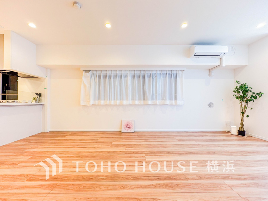 家族みんなが爽やかに健やかに過ごせるように、溢れる光をたっぷり取り込んだリビングダイニング。集いの場、憩いの場としての快適性を求めたやすらぎの空間です。