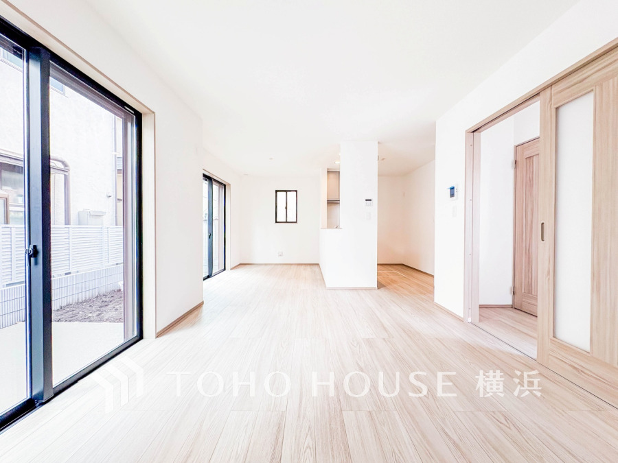 太陽の恵みを受けた明るい空間。吹きぬける風を感じながら爽やかで風通しの良い暮らしが叶います。
