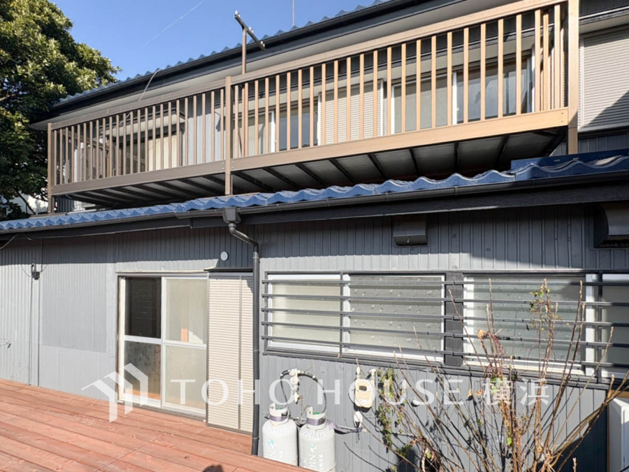 時代の流れに惑わされないシックなカラートーンで街並みに溶け込む外観は、主張し過ぎず、また平凡になり過ぎず絶妙なコントラストで輝きを放ちます。