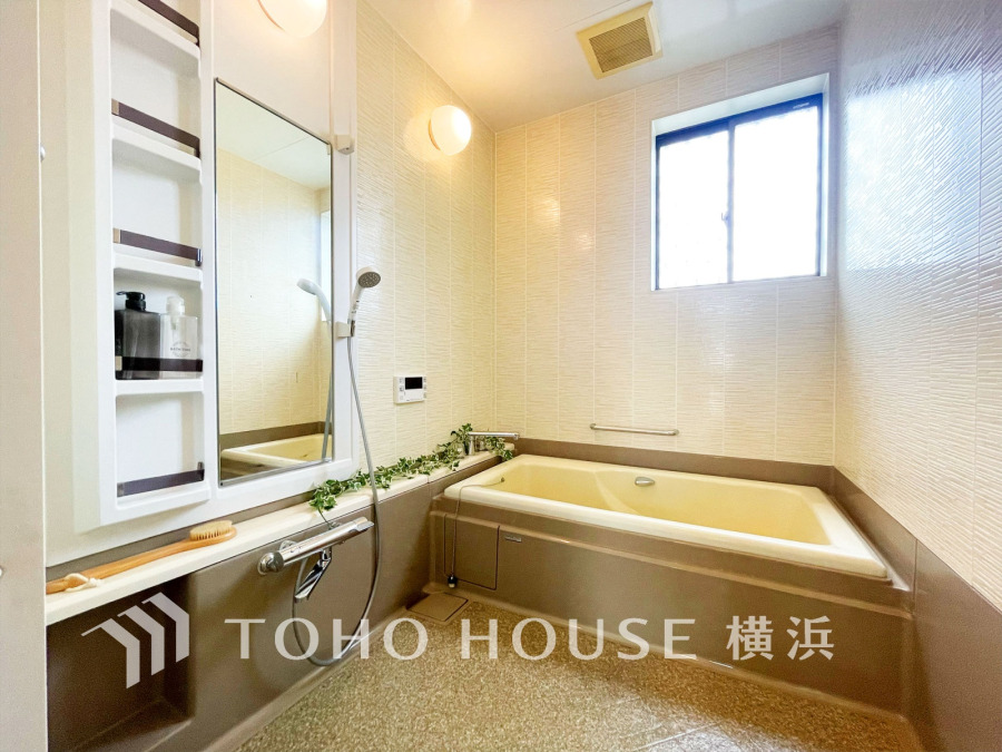 1日の疲れを取り心身を癒すことができる住まいの中のリラクゼーション空間、バスルーム。心からゆったりと寛いでいただけるよう、ゆとりのスペースを確保しています。