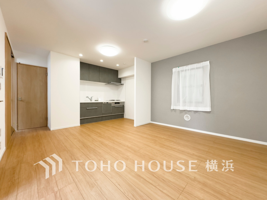 家族みんなが爽やかに健やかに過ごせるように、溢れる光をたっぷり取り込んだリビングダイニング。集いの場、憩いの場としての快適性を求めたやすらぎの空間です。