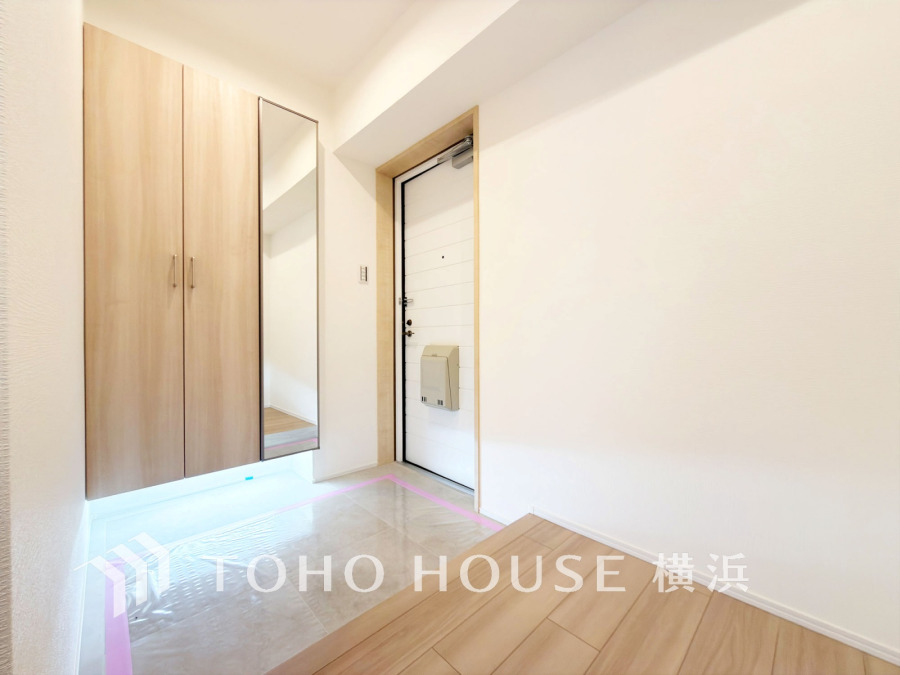 清潔感溢れる玄関がお出迎えする本邸宅の物語は、ここから始まる日常を期待させます。この場所には「希望」と「優越」で包み込んでくれる「特別」な空間があります。