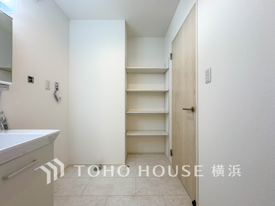 ご家族の1日が始まり、1日の終わりを締めくくる洗面空間。快適に過ごせることはもちろん、気品や優雅さを兼ね備えたパウダールームです。