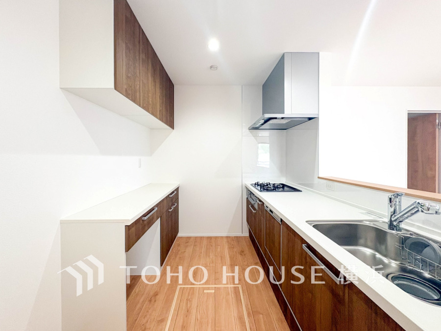 誰もが使いやすいデザインにこだわったキッチン。プライベートスペースを彩るインテリアとしての美と、快適な日常を支える機能性と強さがひとつになったキッチンです。