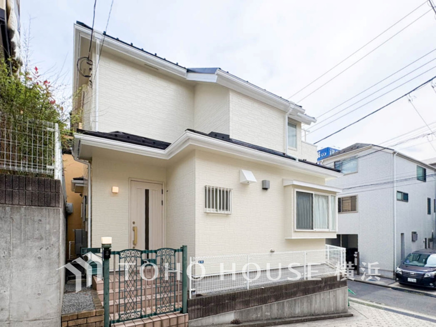 その邸が魅せる、気品・上質・重厚感・極細やかさ、そのすべては訪れた者に安らぎと品性を与える特別な空間です。ここに住むからこそ意味がある。すべての（始まり）をここから迎えます。