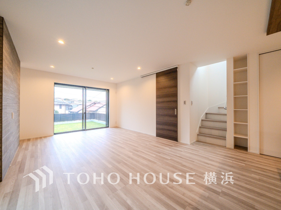 たくさんの想いが美しいカタチに彩られた時、そこにはひと時のくつろぎが生まれ、ゆっくりと愛着が育まれていきます。