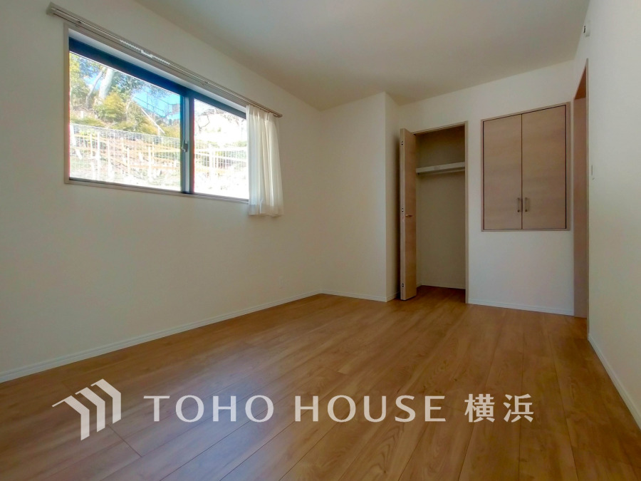 1日の疲れを癒し、心地よく寛げるようゆったりとした広さを確保しています。プライベートタイムをより優雅に穏やかに…。落ち着いた雰囲気を紡ぎます。