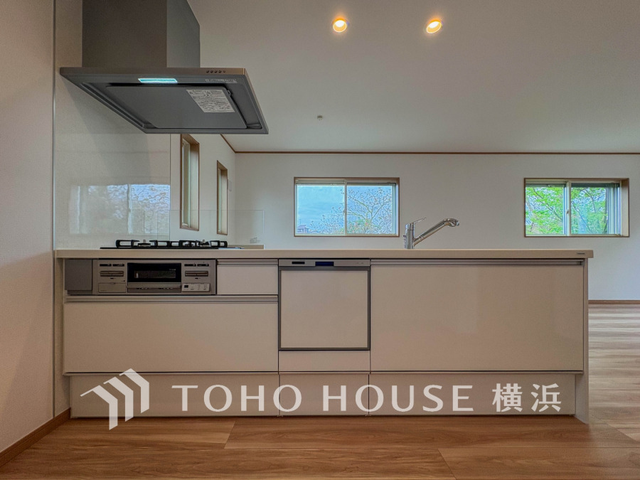 誰もが使いやすいデザインにこだわったキッチン。プライベートスペースを彩るインテリアとしての美と、快適な日常を支える機能性と強さがひとつになったキッチンです。