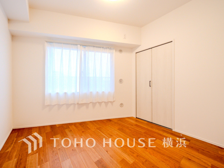 過ぎ行く時間をゆったりと感じることができる落ちついたプライベートルーム。リビングで楽しく過ごした後はゆっくり寛ぎの時間を満喫できます。静かな環境でリラックスタイムを愉しんで。