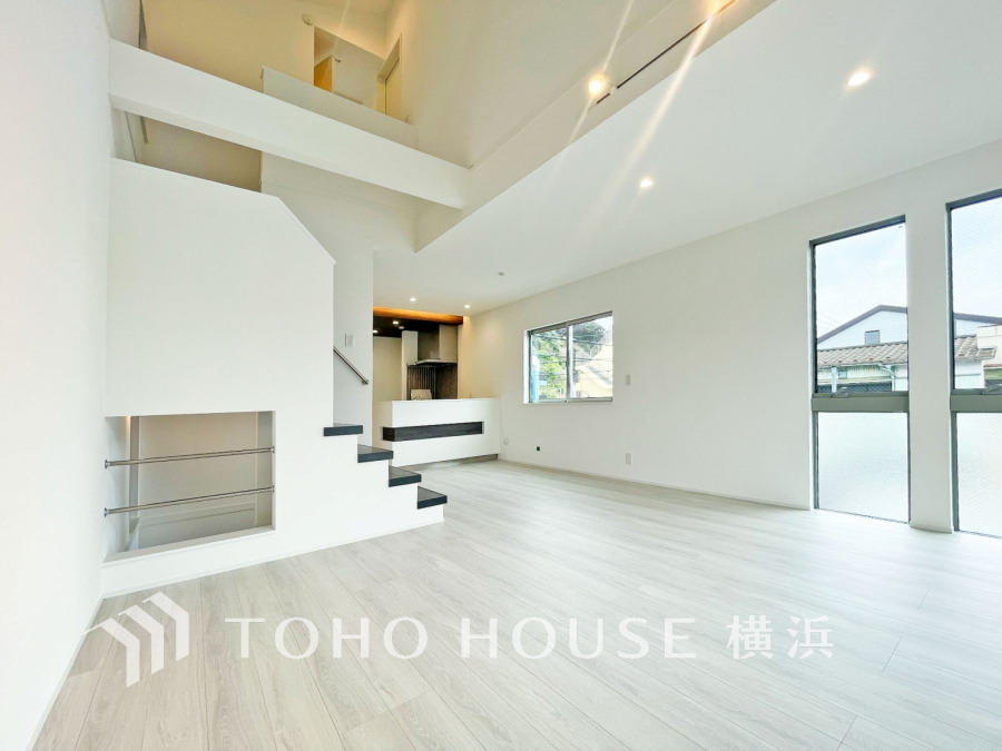 表現された空間は光と風を纏い、暮らしの時間を豊かにしてくれます。デザインされた空間と充実した建物設備も家族の毎日を快適に彩ります。 