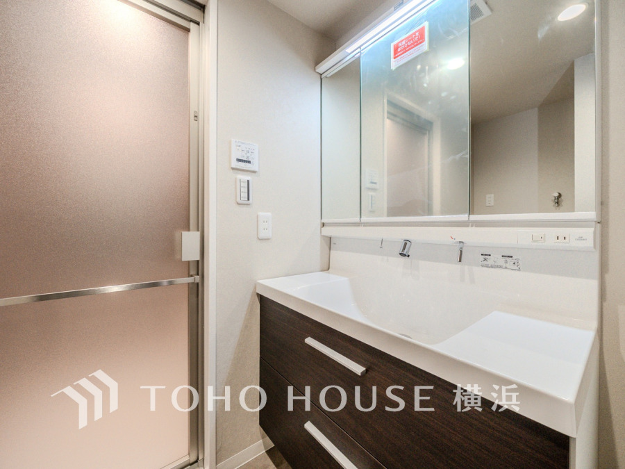 一日の始まりと終わりを心地よく演出してくれる、多彩な機能が備えられたパウダールーム。心地よいリフレッシュ空間です。