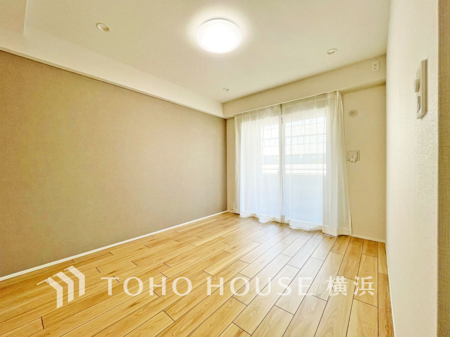 過ぎ行く時間をゆったりと感じることができる落ちついたプライベートルーム。リビングで楽しく過ごした後はゆっくり寛ぎの時間を満喫できます。静かな環境でリラックスタイムを愉しんで。