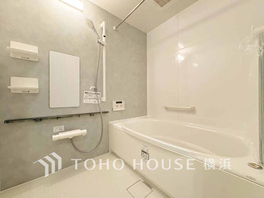 掃除のしやすさ・収納の便利さなど、おふろを使う人、お手入れする人、みんなにとっての「しあわせ性能」を追求したバスルームを採用いたしました。