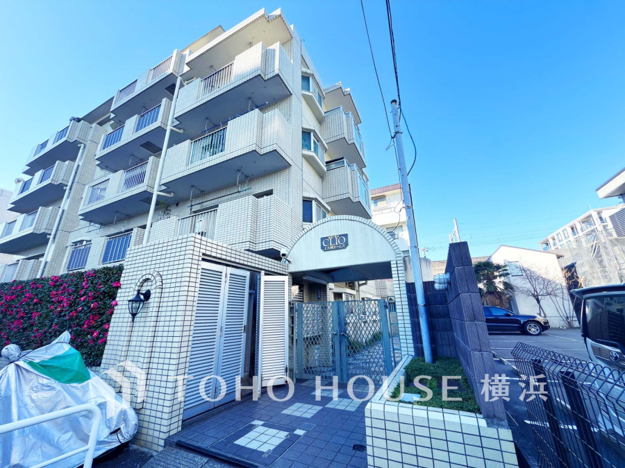 駅やお買物、教育施設が徒歩圏に揃う便利な住環境で永住の地に相応しい立地です。
